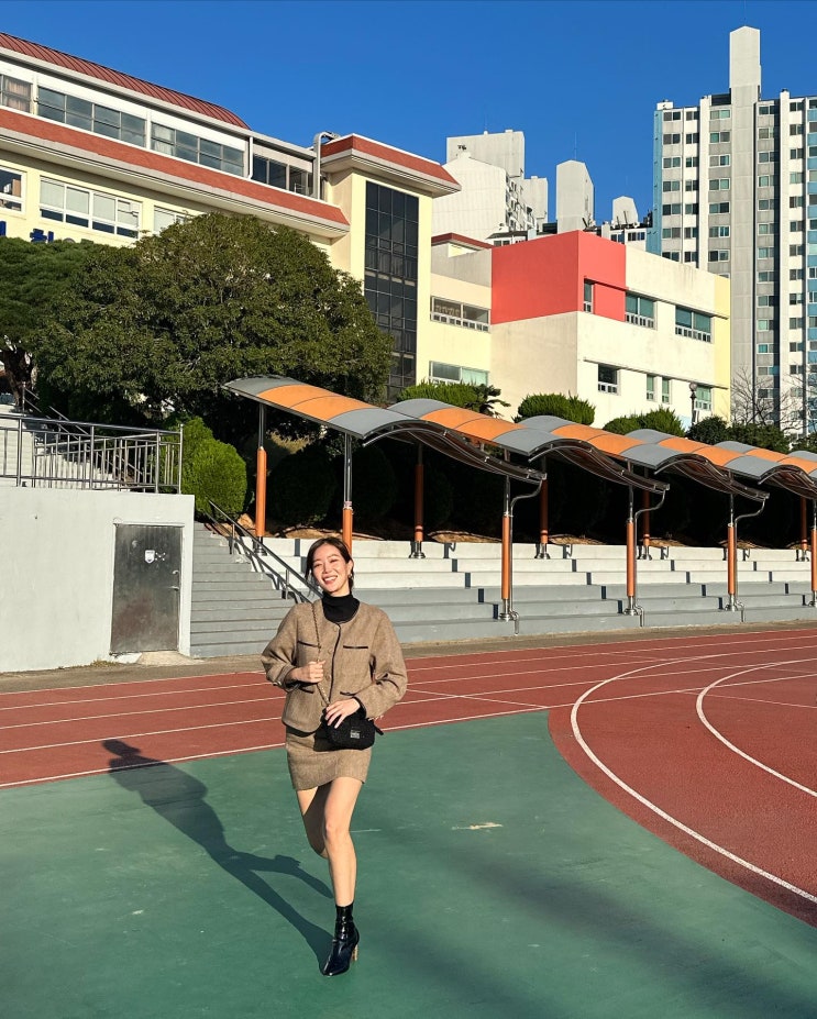 임수향 30대 연예인 결혼식 하객룩 트위드 자켓 여자 셋업 하객 패션 정보 임수향 30대 연예인 결혼식 하객룩 트위드 자켓 여자 셋업 하객 패션 정보