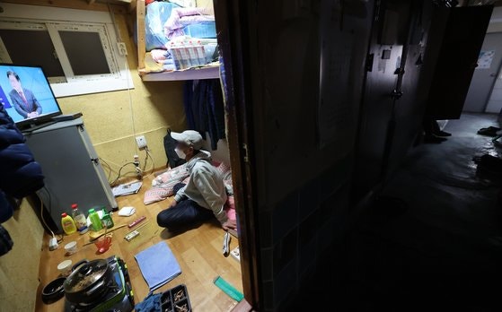 월세 2만원, 청년은 고독사 생각한다…이렇게 10년 지낸 4만명 월세 2만원, 청년은 고독사 생각한다…이렇게 10년 지낸 4만명