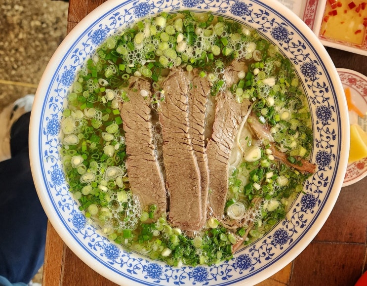  예쁜 베트남 식당, 포옹남 하월곡