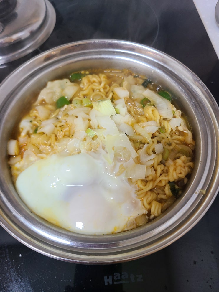 [오늘의 요리] 점심 메뉴는 언제 먹어도 맛있는 계란 채소 라면 : 파송송 계란 탁 !!