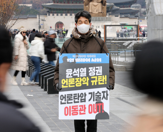 <b>민주</b>, 오늘 이동관·<b>검사 탄핵안</b> 강행 처리 시도…비상 걸린 與