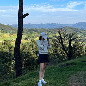 봄 / 가을 / 겨울 골프룩 추천 | 말본 맨투맨, 말본 골프 모자, 핑 치마