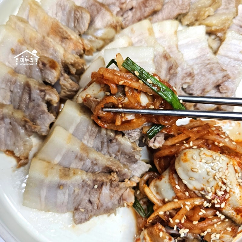 돼지 수육 맛있게 삶는 법 통삼겹살 된장수육삶기 생굴무침 레시피 굴보쌈 만들기 : 네이버 블로그