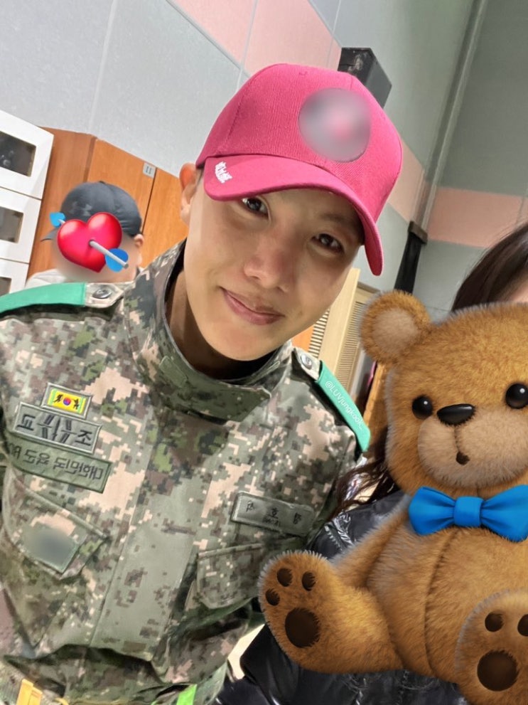 [사진]  <b>방탄소년단</b>(J-HOPE)... <b>신병교육</b>대대 <b>수료식</b>... 