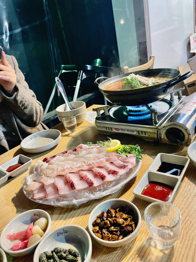  잠실새내역 횟집 어사출또:) 겨울제철 대방어회와 모둠회 후기