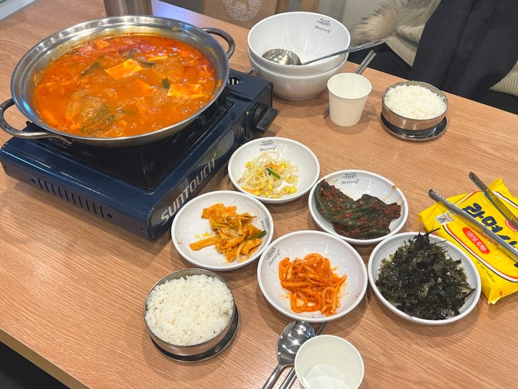  강동역 점심 한식 맛집 금돈 김치마을 솔직후기
