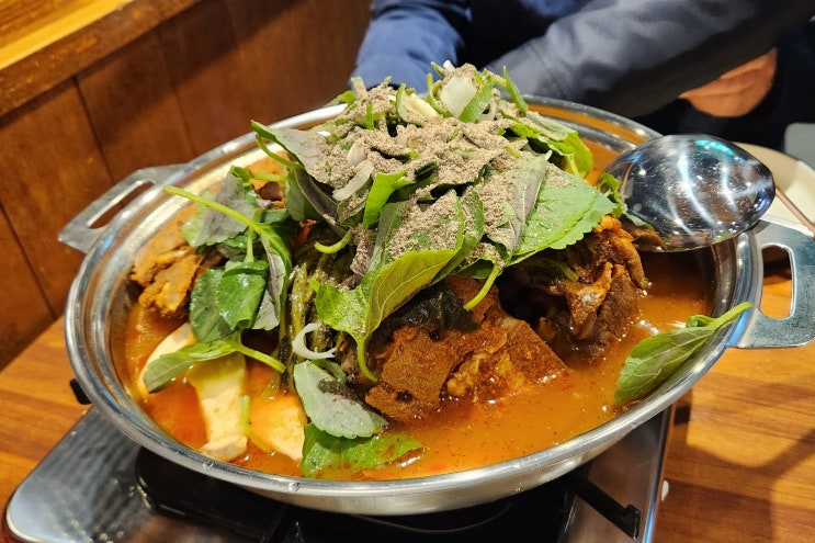  볼케이노뼈구이 & 시래기감자탕 '무청감자탕 광안점'