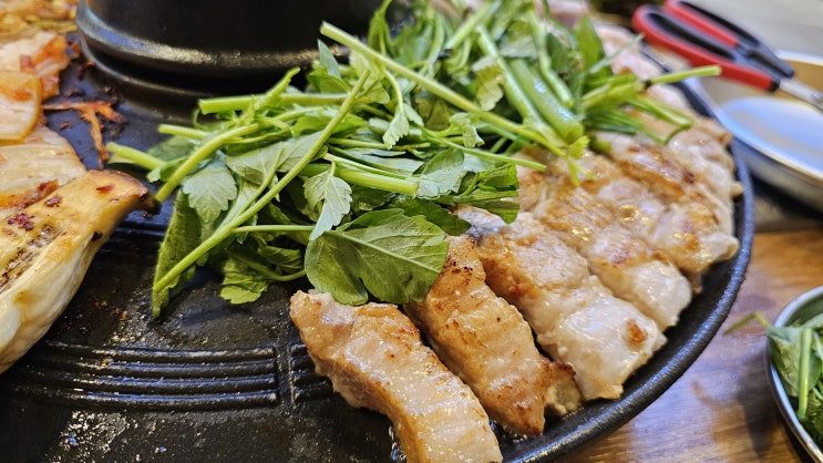  내돈내산 : 효자동 솥뚜껑 듀록 흑돼지 삼겹살 목살 미나리 삼겹살