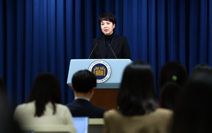 尹, <b>대통령실</b>에 정책실장 신설...'3실장 6수석 체제' 조직<b>개편</b>