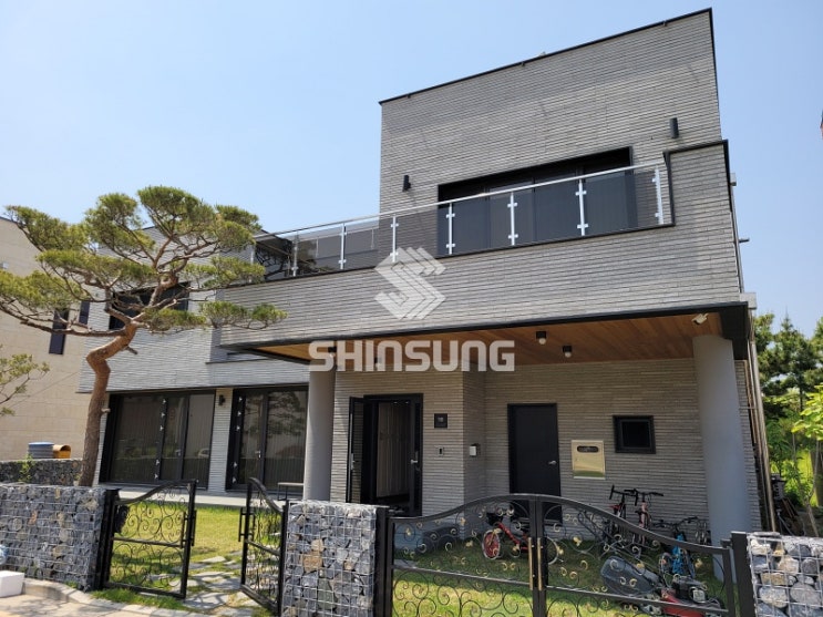  모노타일-외장파벽으로 사용된 얇은 폭을 가진 모노타일