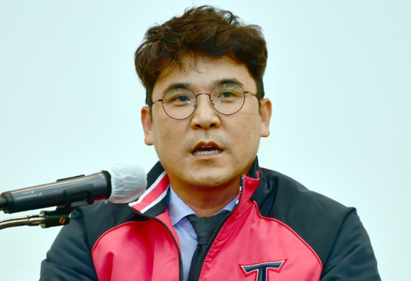검찰, '선수에 <b>뒷돈</b> 요구 의혹' <b>장정석</b> 전 KIA 단장 압수수색