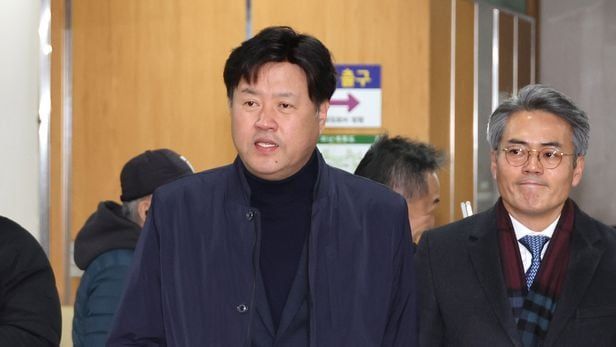 <b>이재명</b> 측근 <b>김용</b>, ‘불법 대선 경선 자금’ 징역 5년 법정구속