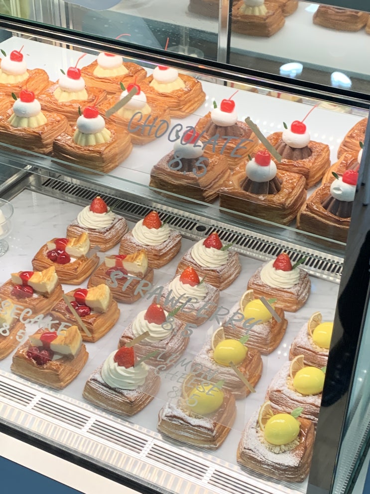 홍대 파이가 맛있는 연남동 디저트맛집 더파이샵  톤다운 된 파스텔톤 인테리어가 돋보이는 홍대 연남동카페 The Pie Shop