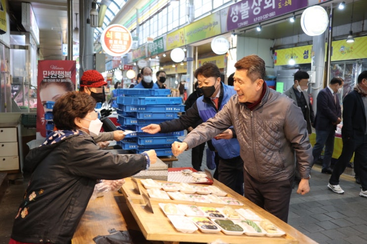 <b>이강덕 포항시장</b>, 연말연시 물가안정 및 식품안전 챙긴다