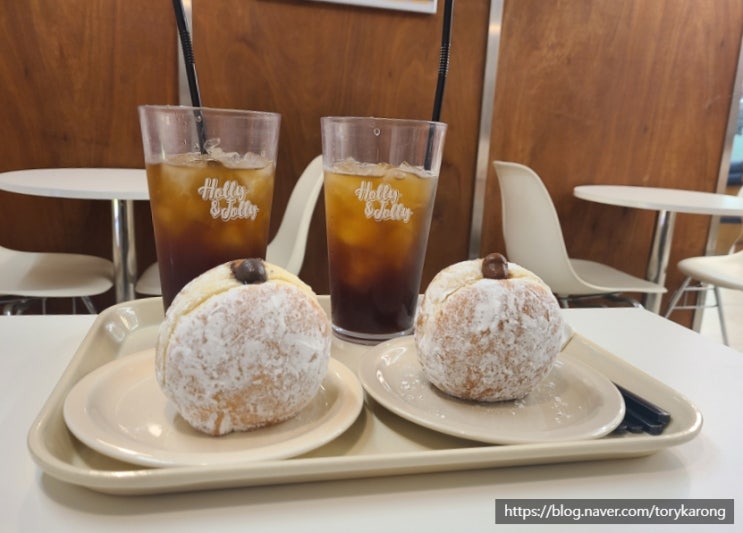 [홍대]크림 양 선택이 가능해서 좋은_홀리앤졸리 도넛&커피 홍대점
