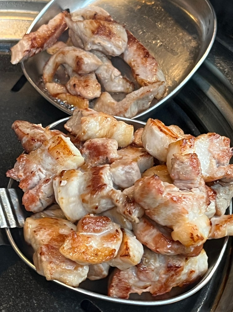  명이나물과 백김치랑 먹으면 완전 존맛이었던 강남역 삼겹살 맛집 봉우이층집 (feat. 직접 구워주시는 강남역 고기집 )