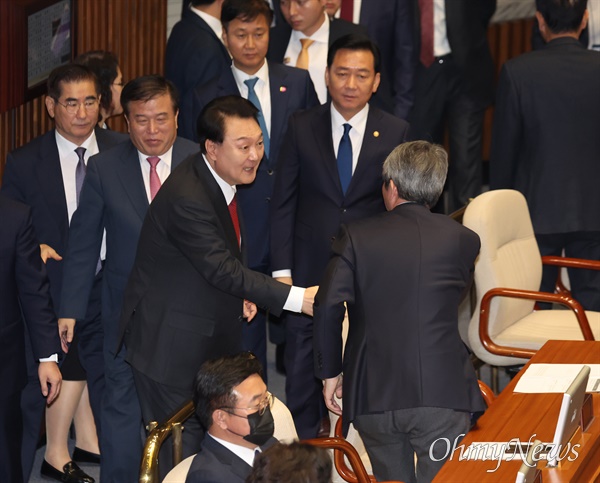  야당에 악수 청한 대통령은 어디 가고 또 거부권 [오마이뉴스]