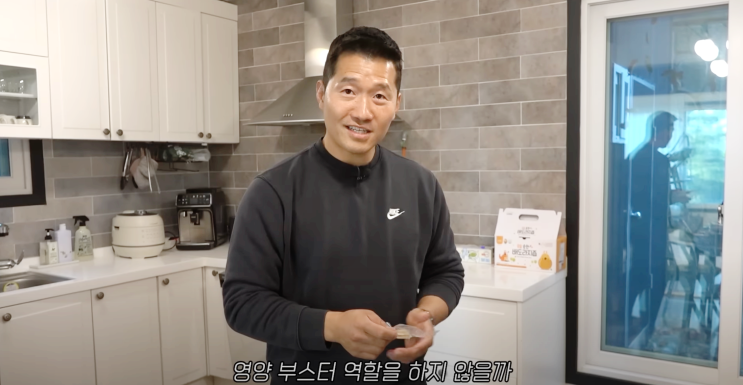 강형욱 훈련사의 강아지(개) 식단. 사료 영양제 생고기에 화식까지 추가한 특급 영양식. 개통령 한달 식비 무려 351만원