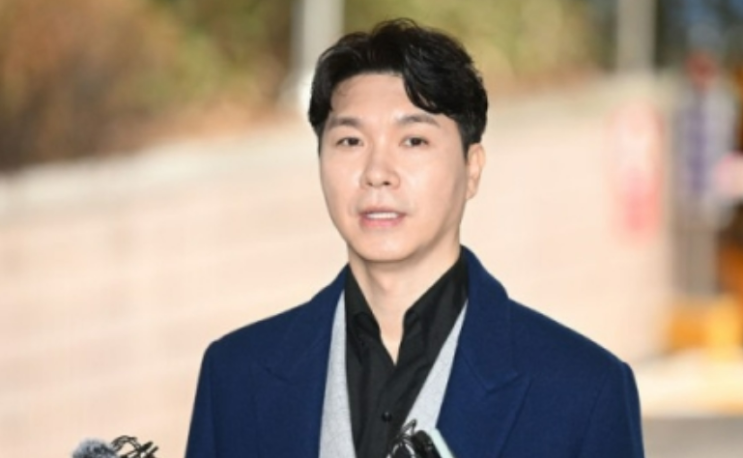 방송인 <b>박수홍</b>  <b>친형</b> 부부 아홉 번째 <b>재판</b> 진행 중