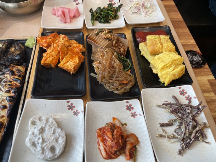  관저동 백반 점심 한식당 [ 달빛에 구운 고등어 ] 셀프바 무한리필까지 미역국 몸보신 밥집 내돈내산
