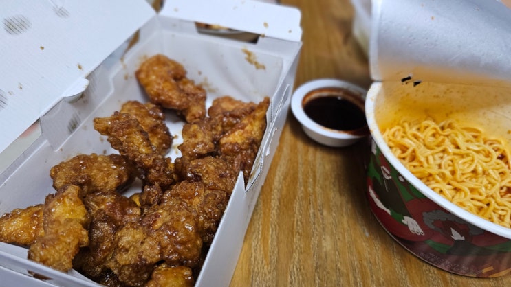 [철산 배달맛집] "교촌치킨 철산점"- 허니 순살 + 레드볶음면 리뷰 (기간한정)