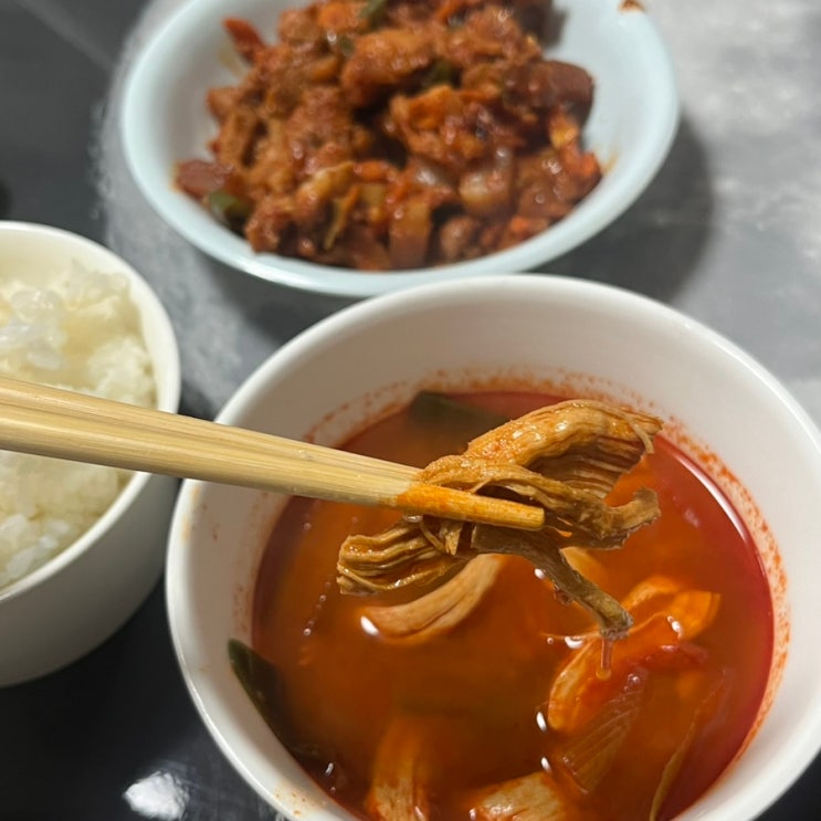 바쁜 밥순이의 신세계 닭곰탱이 진한 육수 파닭개장 밀키트 바쁜 밥순이의 신세계 닭곰탱이 진한 육수 파닭개장 밀키트
