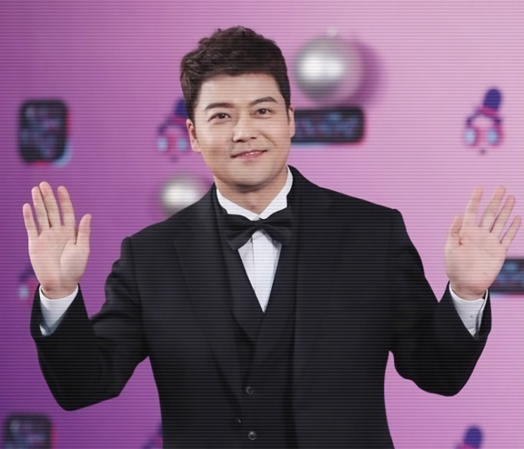 방송인 <b>전현무</b> - <<b>SM C&C</b>와 재계약 체결> 11년 동행 이어간다