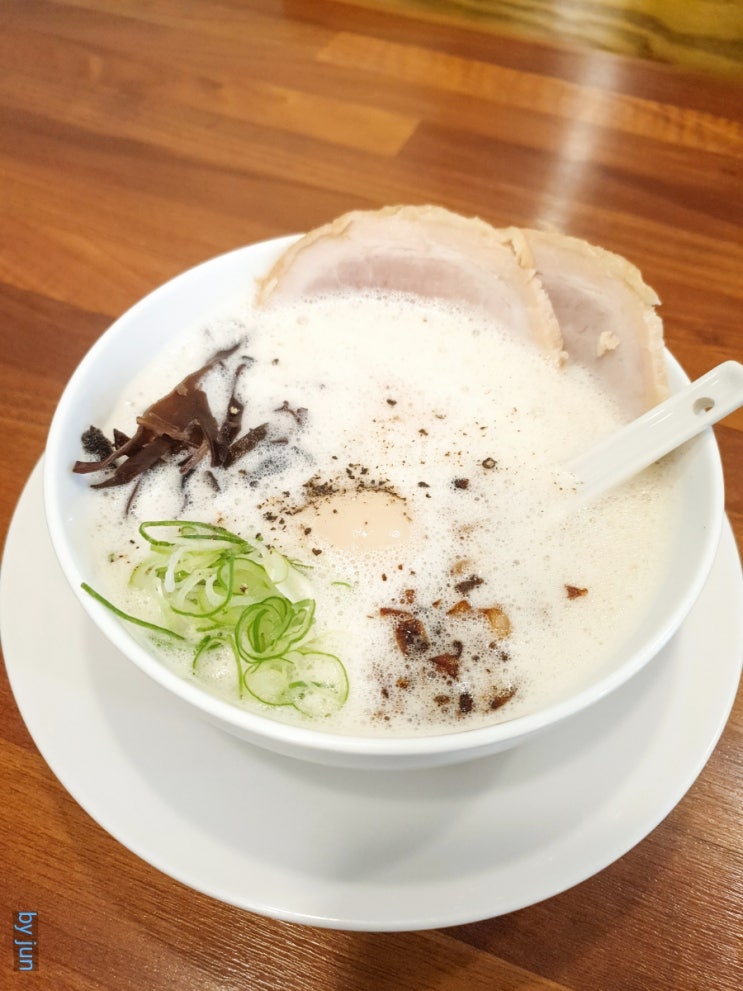  강남역 오레노라멘 - 미쉐린가이드 5년 연속 선정된 토리파이탄
