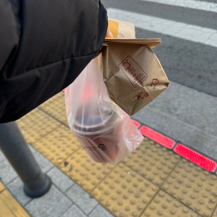  일요일 아침 운동겸 맥도날드 맥모닝 에그맥모닝콤보 포장 리뷰.