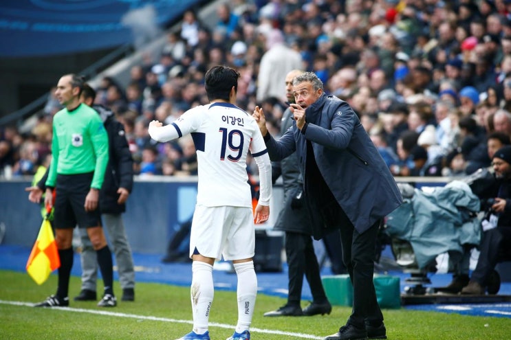 vs 파리 생제르맹 (<b>한글</b> 패치 <b>유니폼</b>을 입고 뛴 PSG 선수들..)