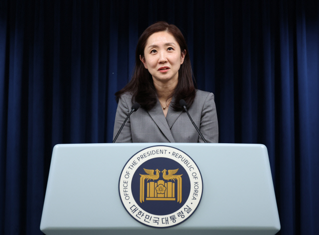 <b>대통령실</b> 신임 대변인에 <b>김수경</b> 통일비서관..."국정현안 쉽고... 