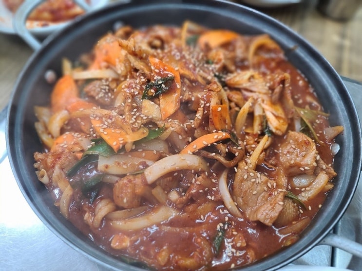  미우한우 부여 한우불고기덮밥, 한돈제육정식 먹었어요.