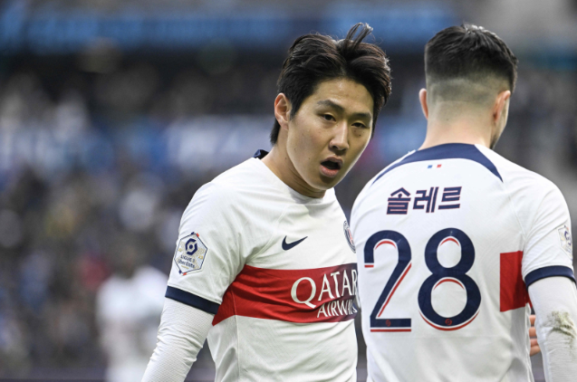 이강인 때문에 구단 최초로 ‘<b>한글 유니폼</b>’을 입고 뛴 PSG가... 