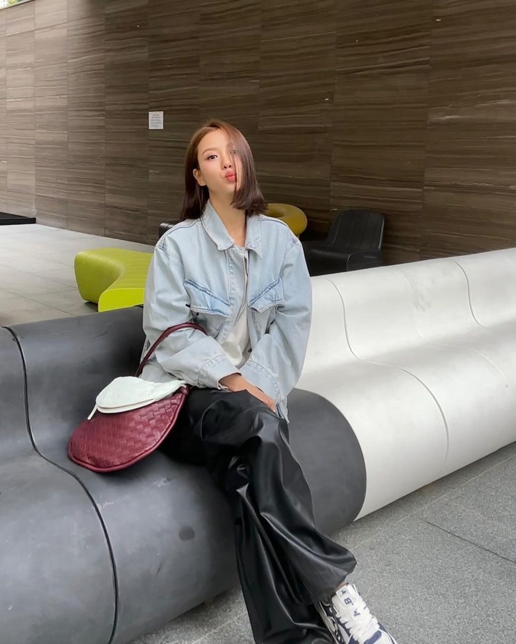  여자 연예인들이 편하게 신는 굽 있는 키높이 신발 중에서 MLB 청키라이너 어글리슈즈 운동화 추천