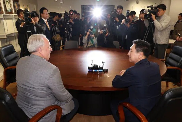 전권 주겠다던 <b>국민의힘</b> 김기현, <b>혁신위원회</b>의 ‘희생 안’... 
