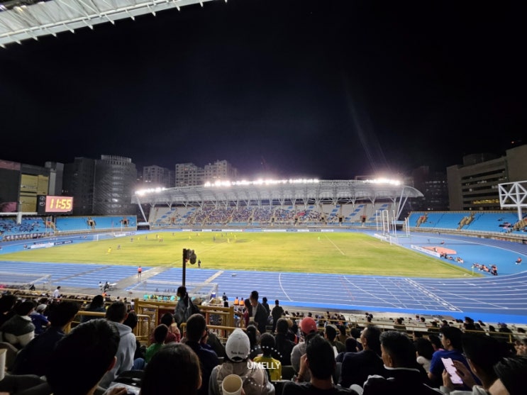 166. 대만 <b>월드컵 축구</b> 예선 직관 후 친구들과 꼬치구이 