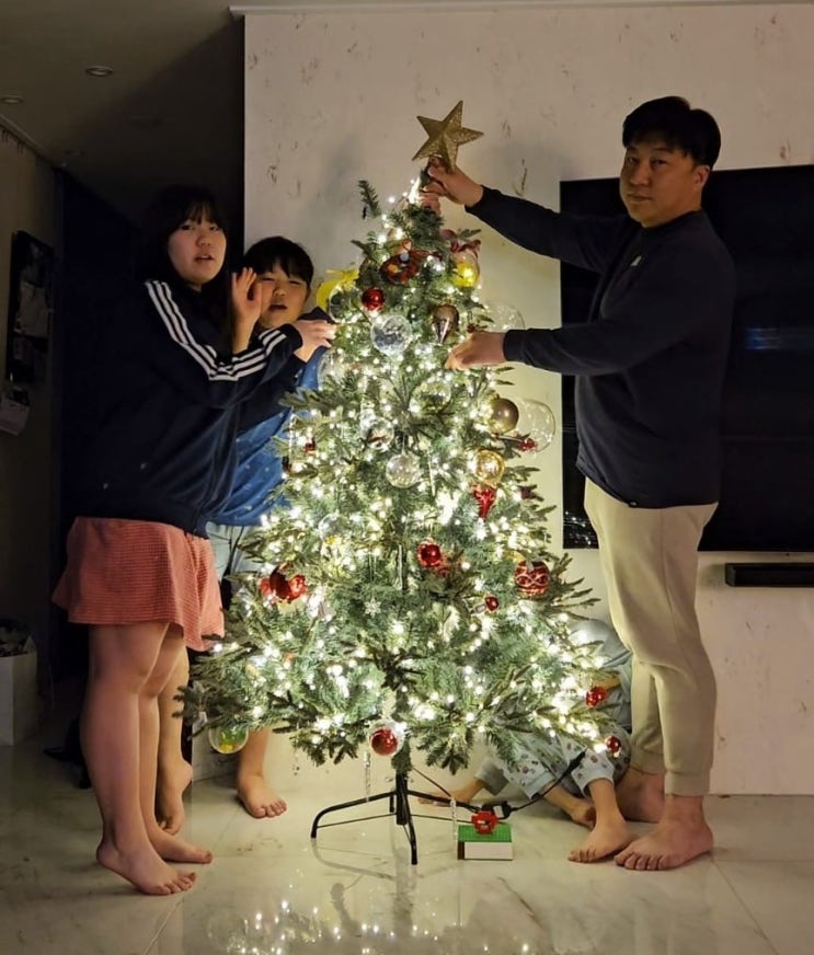  아이들과 크리스마스 트리를 만들었어요^^