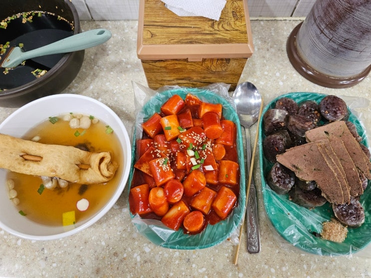  추억이 방울방울  34년을 넘는 시간 동안 그자리에서 그맛으로 존재하는 나누미 떡복이 성대본점