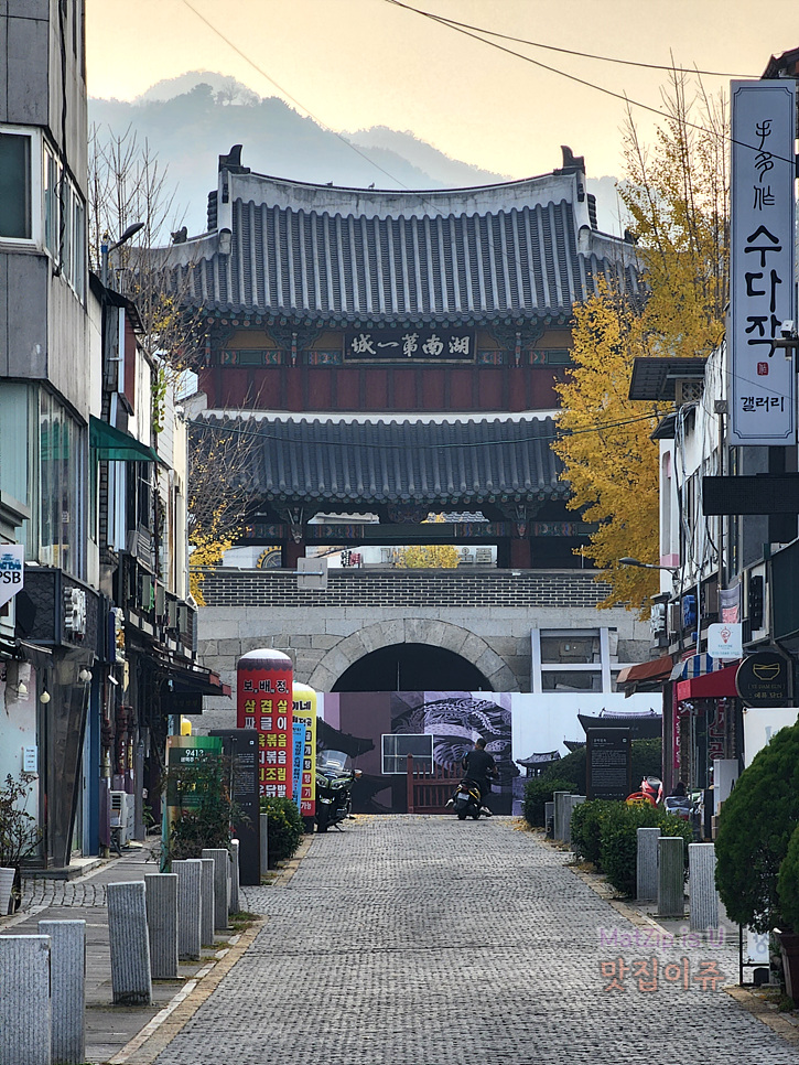  늦가을 전주여행 사진 / 한옥마을, 청연루, 풍남문, 전라감영, 남부시장, 피순대맛집