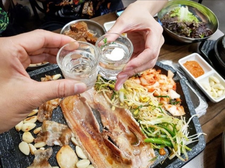 <실시간 핫이슈> 열차서 삼겹살에 술판 벌였다.. 코레일 상상초월 진상 승객들 <실시간 핫이슈> 열차서 삼겹살에 술판 벌였다.. 코레일 상상초월 진상 승객들