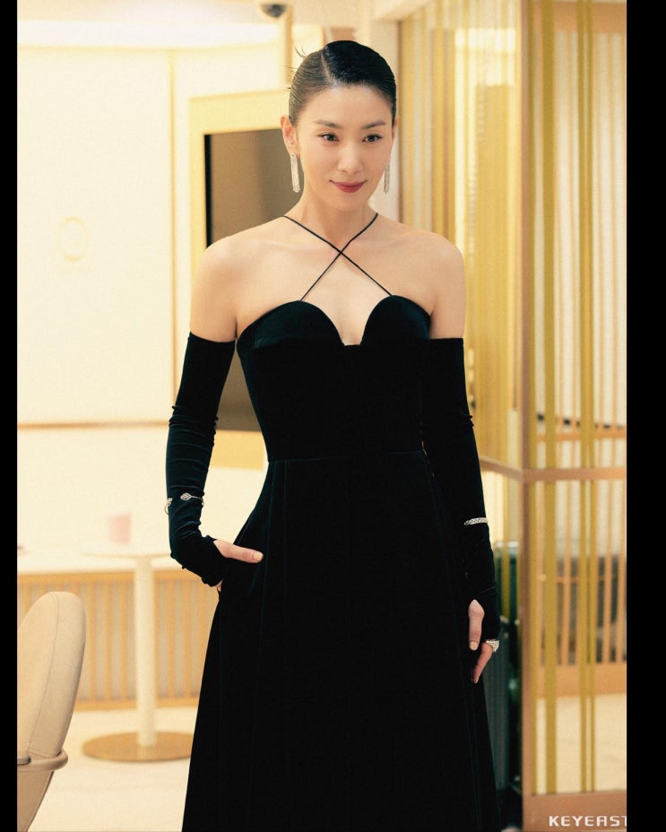 50대 맞아? 김서형 알렉스 페리 벨벳 블랙 원피스 코디 시상식 드레스 정보 50대 맞아? 김서형 알렉스 페리 벨벳 블랙 원피스 코디 시상식 드레스 정보