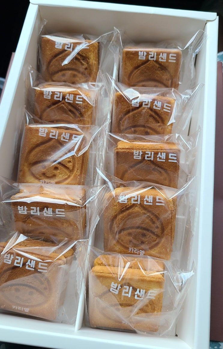  경기도 일산에서 고급스러운 디저트 맛집인 [밤리샌드] 입니다.