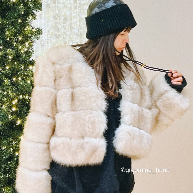 황신혜 겨울 패션: 트렌디한 노카라 페이크퍼 자켓 스타일링