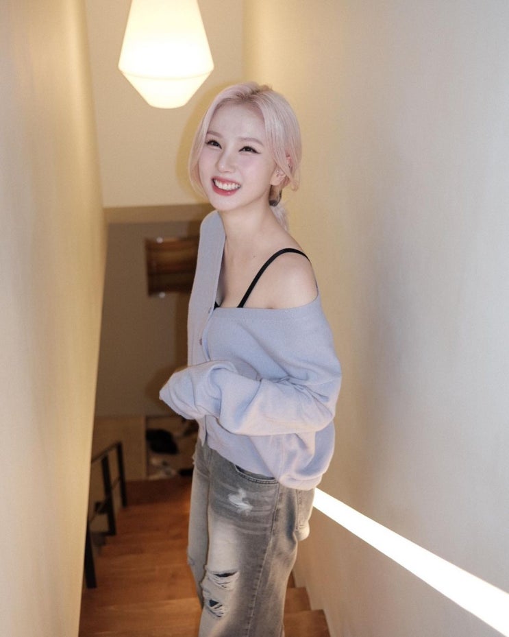 비비지 은하, 흘러내린 카디건...큐티 섹시의 정석 "돋보이는 인형 미모" 비비지 은하, 흘러내린 카디건...큐티 섹시의 정석 "돋보이는 인형 미모"