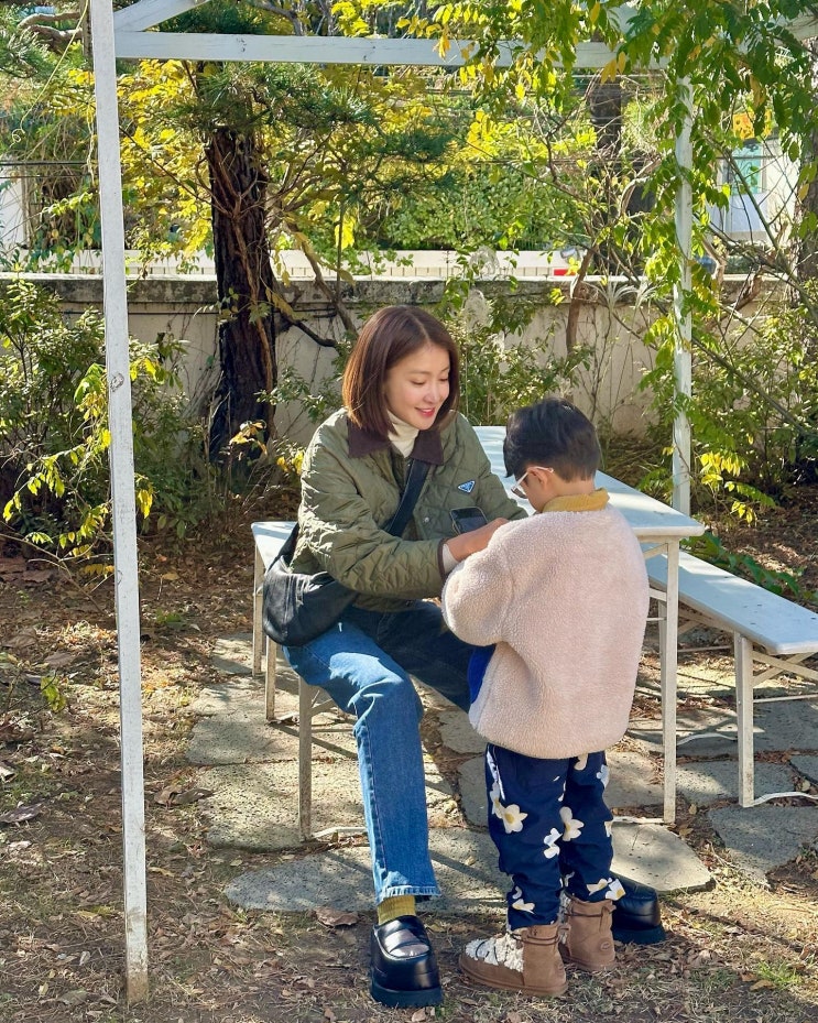 40대패션 이시영 프라다 리나일론 퀼팅자켓 밀리터리룩 코디! 40대패션 이시영 프라다 리나일론 퀼팅자켓 밀리터리룩 코디!