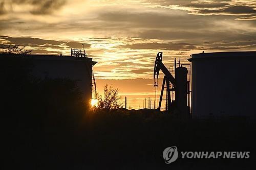 OPEC+ '자발적 감산 의구심'에 국제유가 5개월 만에 최저