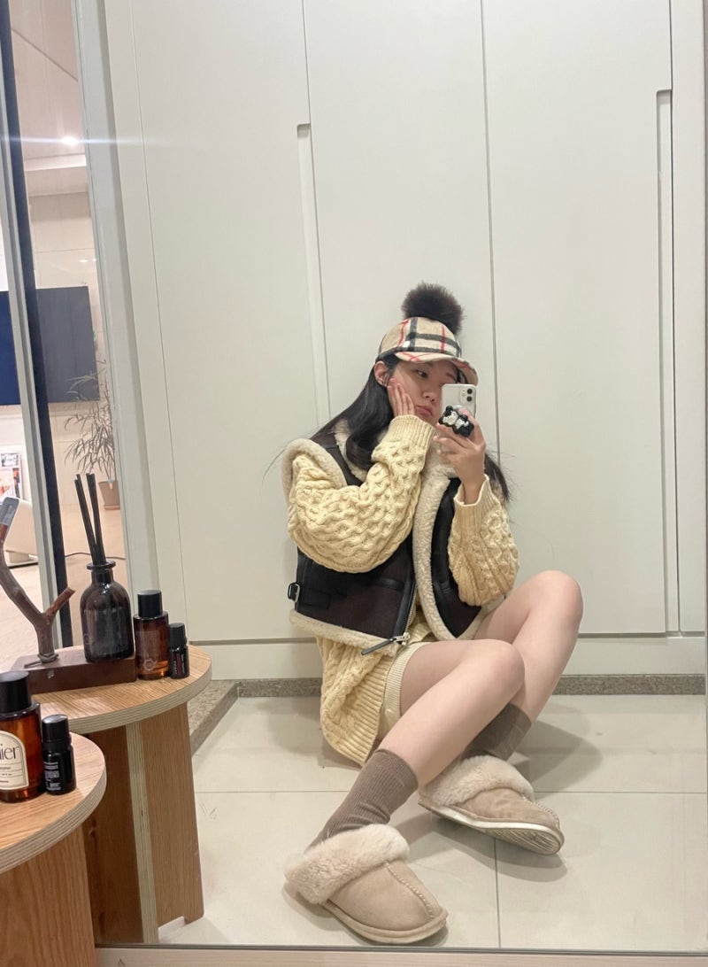 럭키슈에뜨 무스탕 크롭 조끼 : 귀여운 겨울 코디