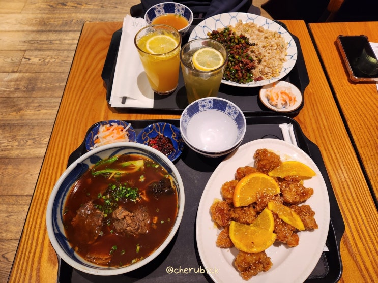  여의도 더현대 웨이팅없는 맛집 strEAT 스트릿 여의도, 더현대 크리스마스 트리
