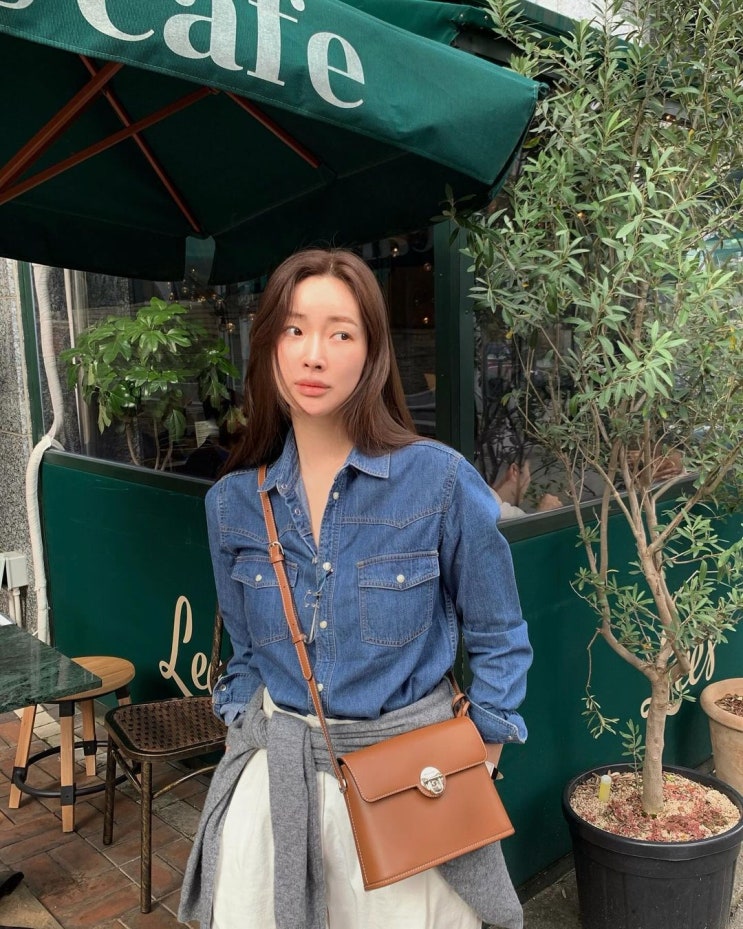  차정원의 일상 패션을 통해 러블리한 데이트룩 완성을 도울 여자 데님 셔츠 남방 코디