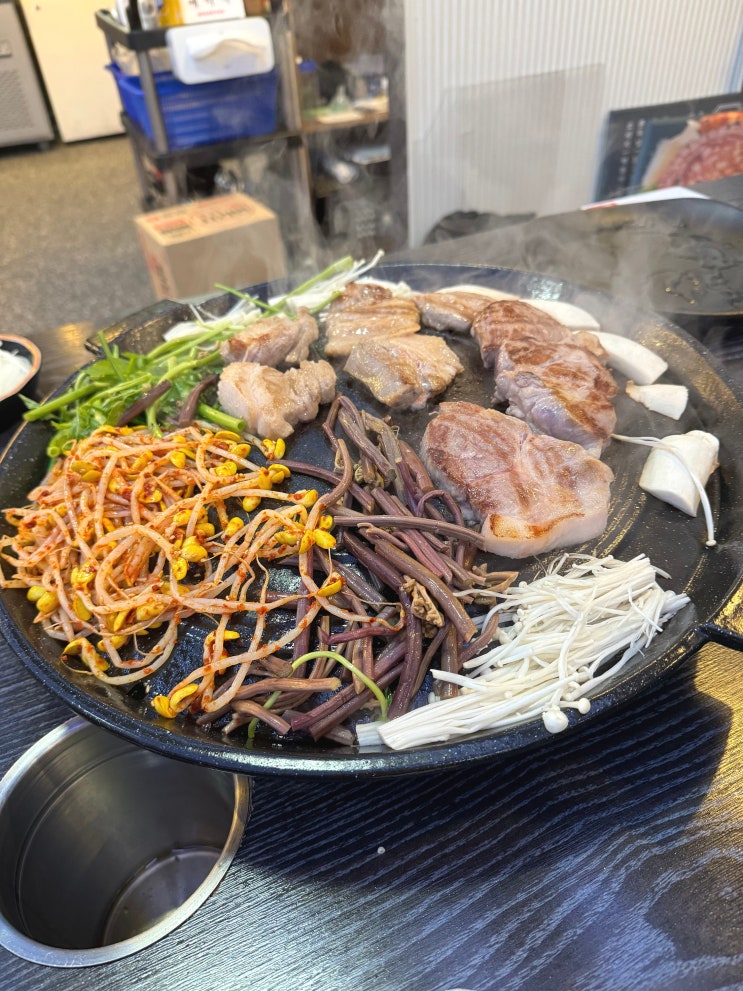  나성동 푸고 무한리필 고깃집 솥뚜껑에 먹는 삼겹살 라면 떡볶이 무제한!